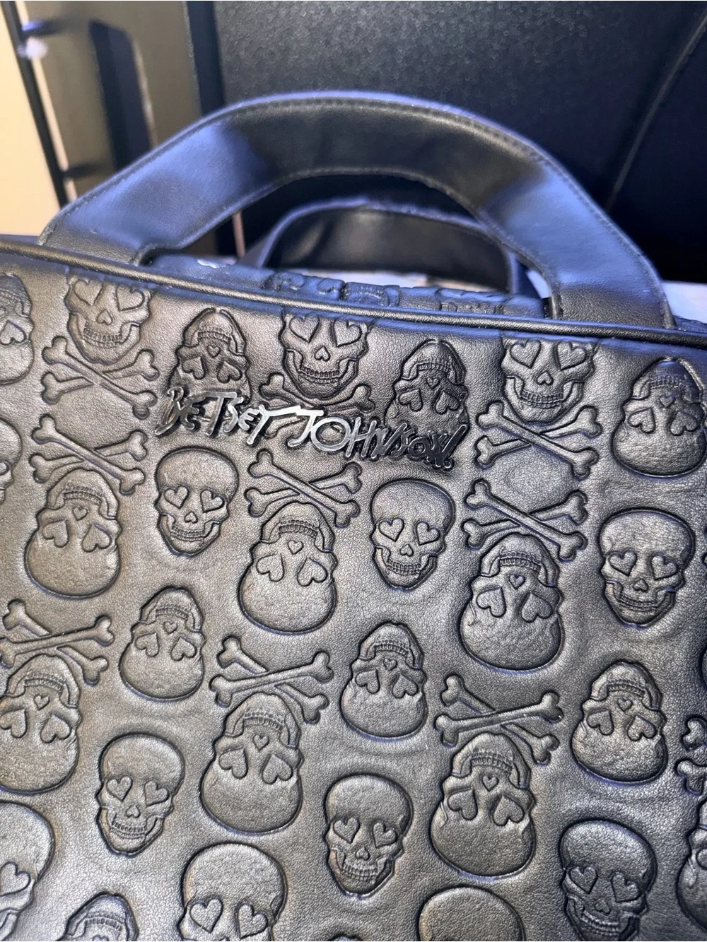 Betsey Johnson Black Skull Cosmetic Makeup Train Case Travel Organizer Bag